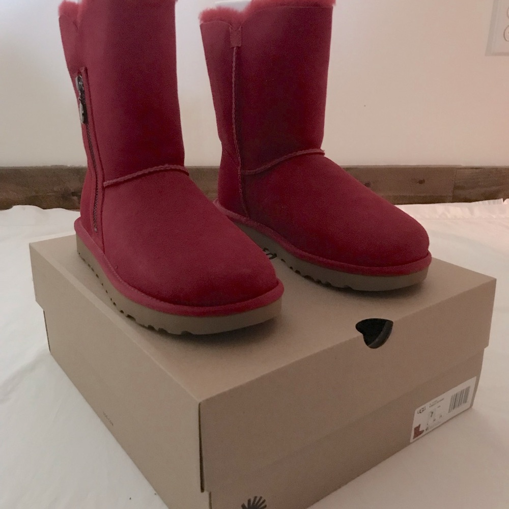 NWT GENUINE UGG Boots
